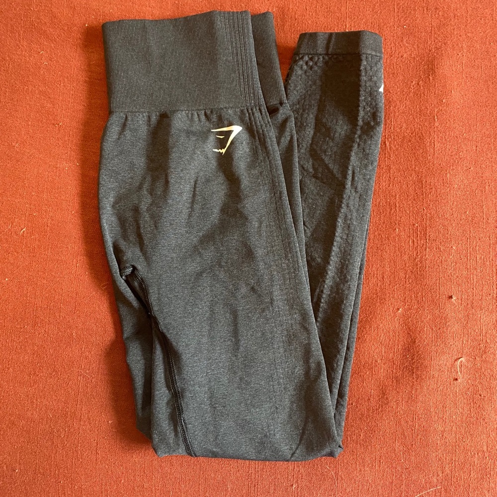 Black gym shark leggings